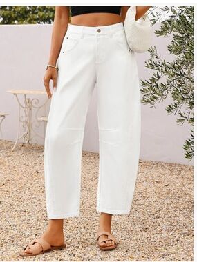 White Barrel Jeans. Size Small. NWOT
